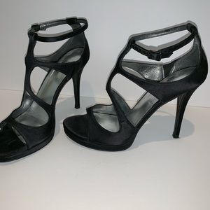 Stuart Weitzman 4” black classic and sexy heels!